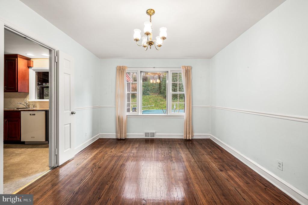 208 MARTROY LANE