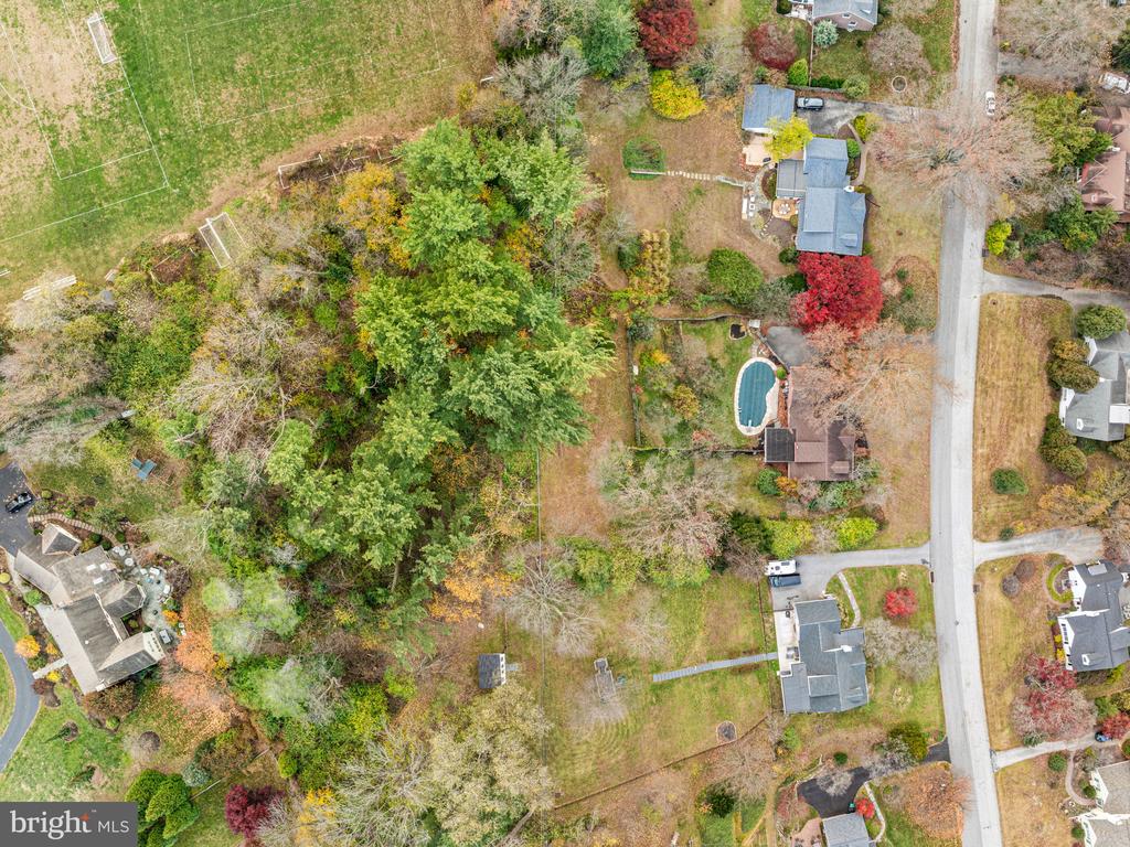 208 MARTROY LANE