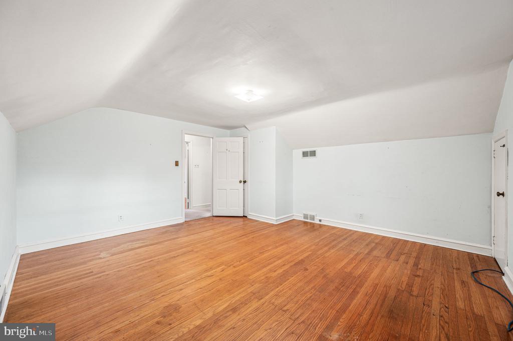 208 MARTROY LANE