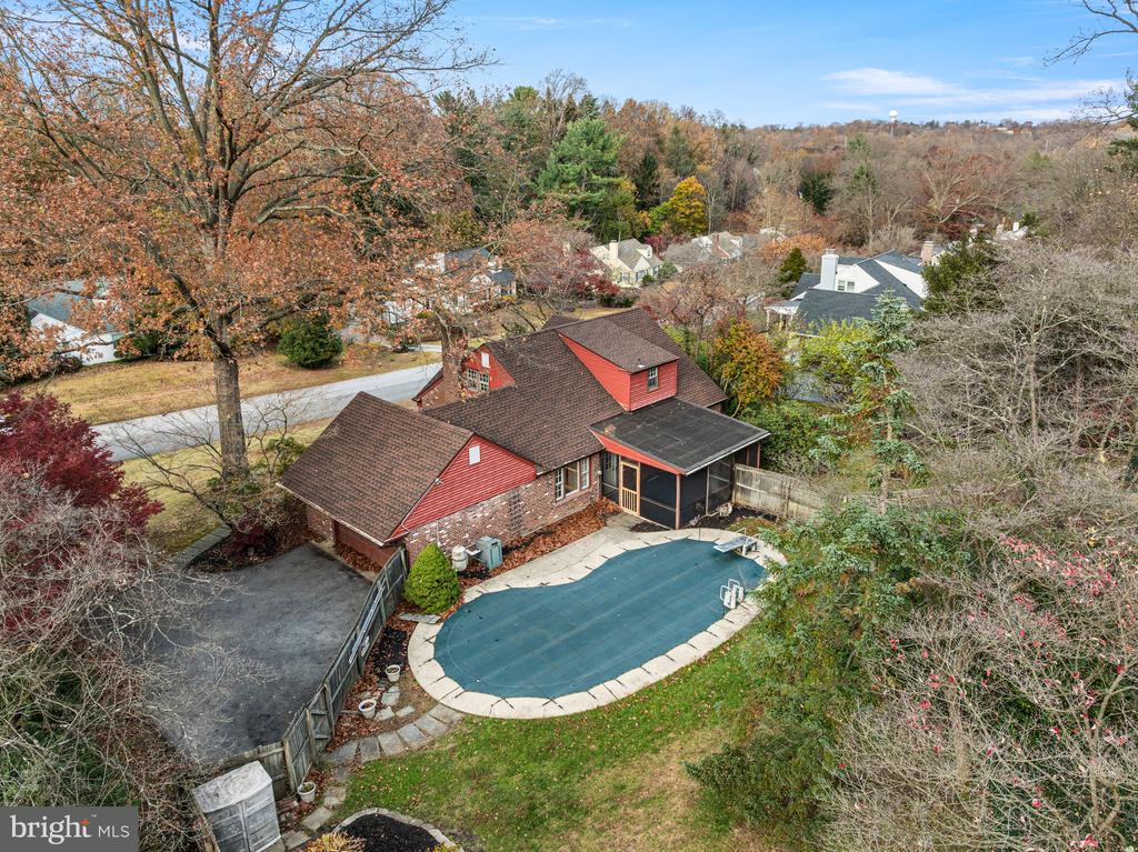 208 MARTROY LANE
