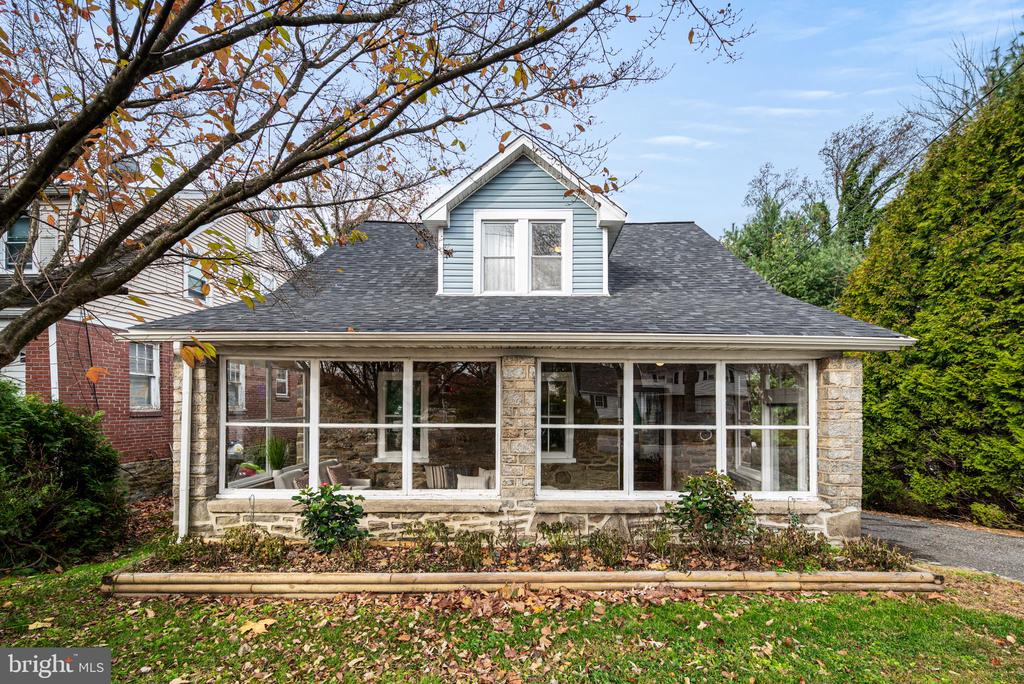 619 W BROOKHAVEN ROAD