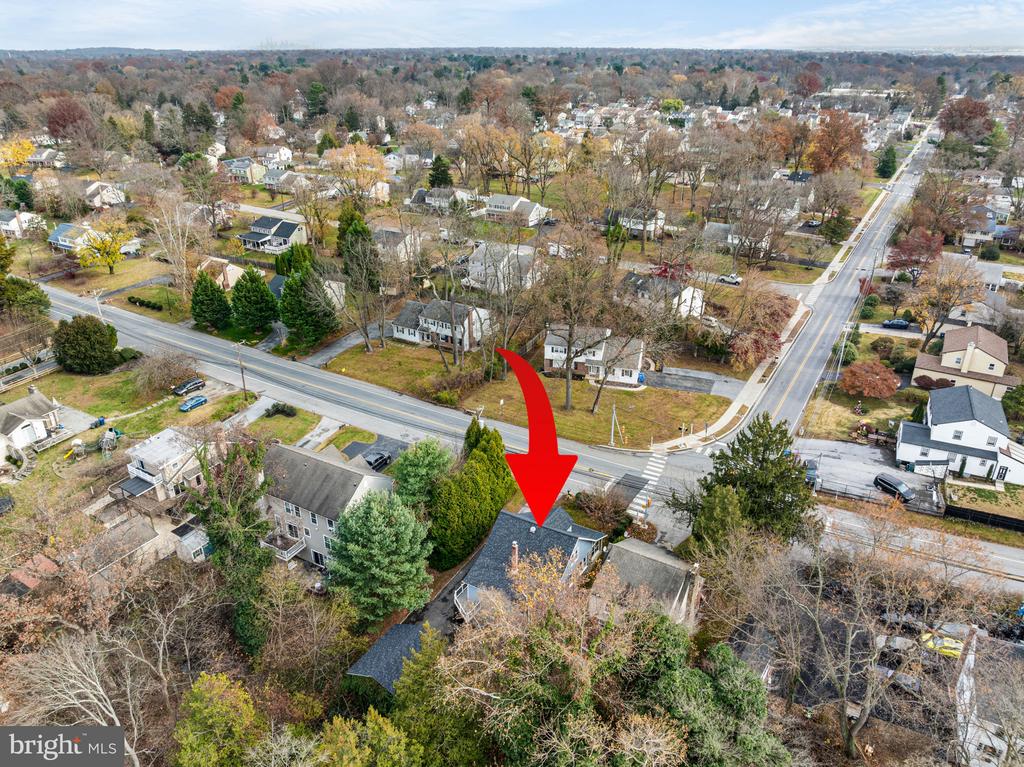 619 W BROOKHAVEN ROAD