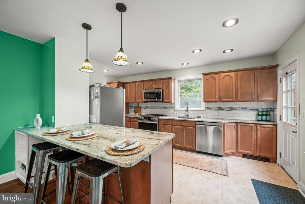 619 W BROOKHAVEN ROAD