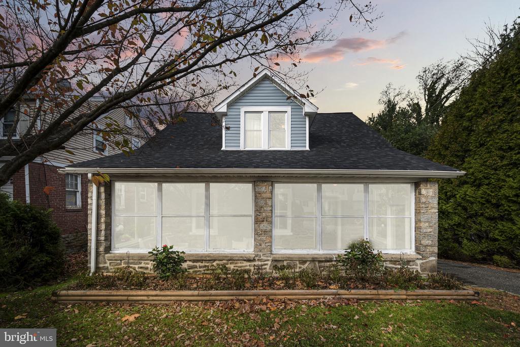 619 W BROOKHAVEN ROAD