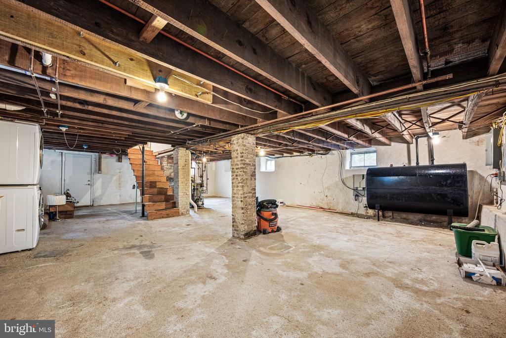 619 W BROOKHAVEN ROAD