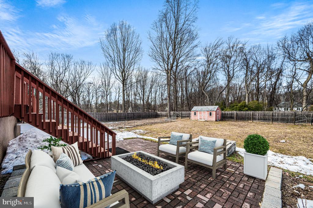 32 WOODSVIEW DRIVE
