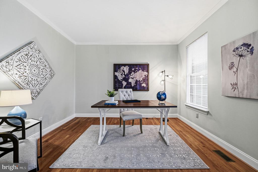 32 WOODSVIEW DRIVE