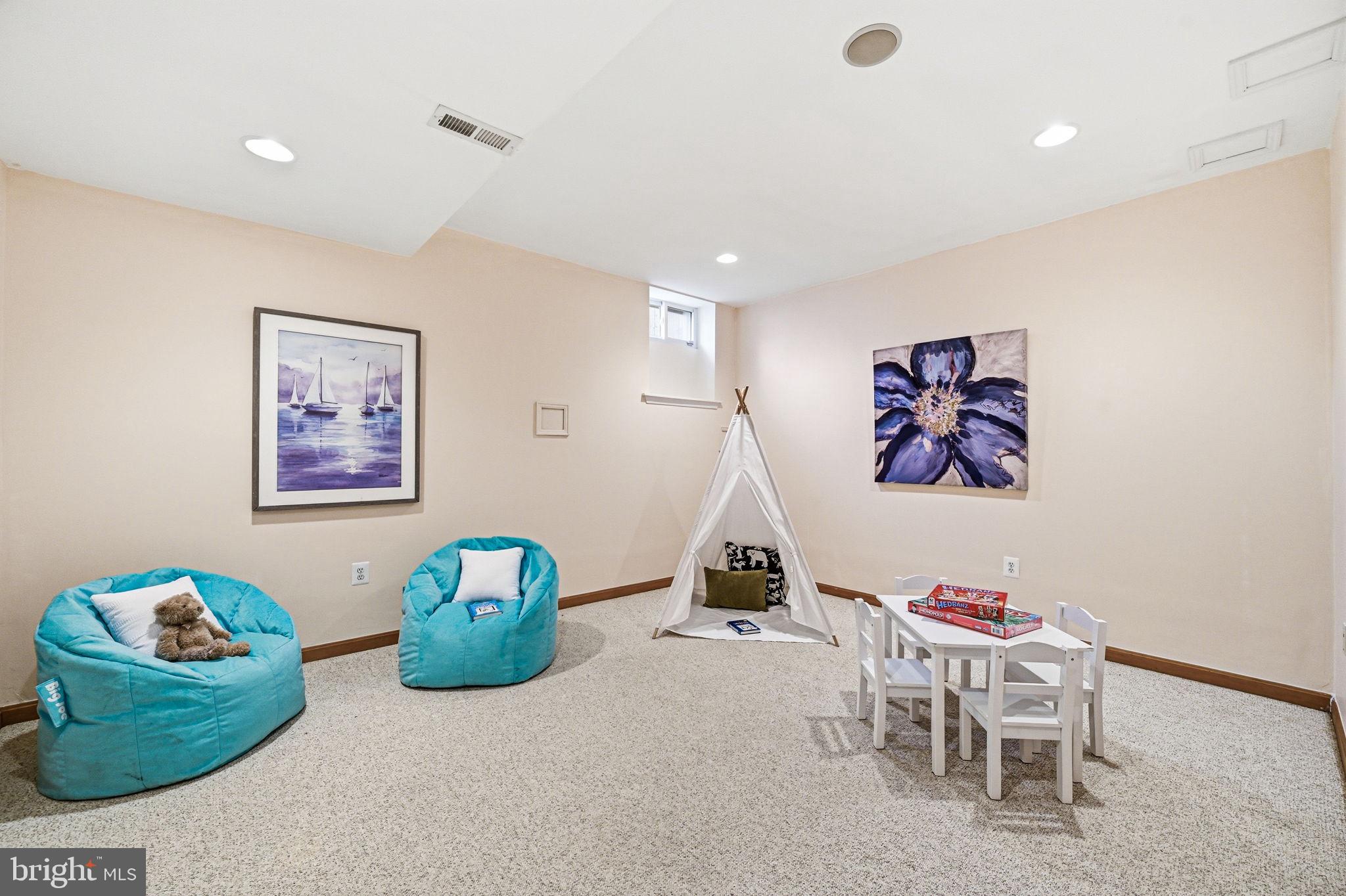32 WOODSVIEW DRIVE