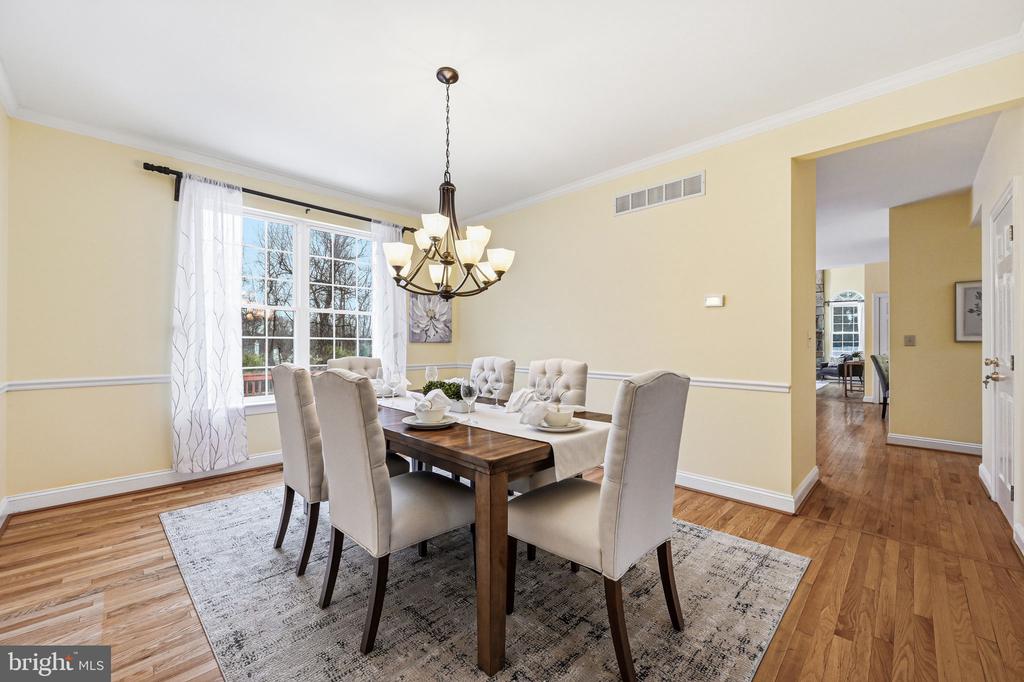 32 WOODSVIEW DRIVE
