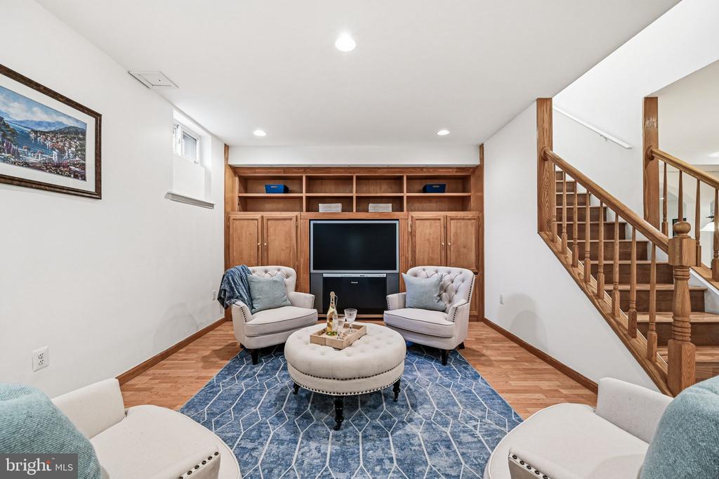 32 WOODSVIEW DRIVE