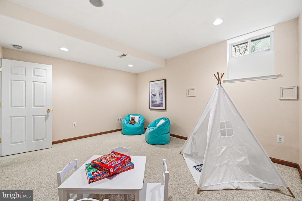 32 WOODSVIEW DRIVE