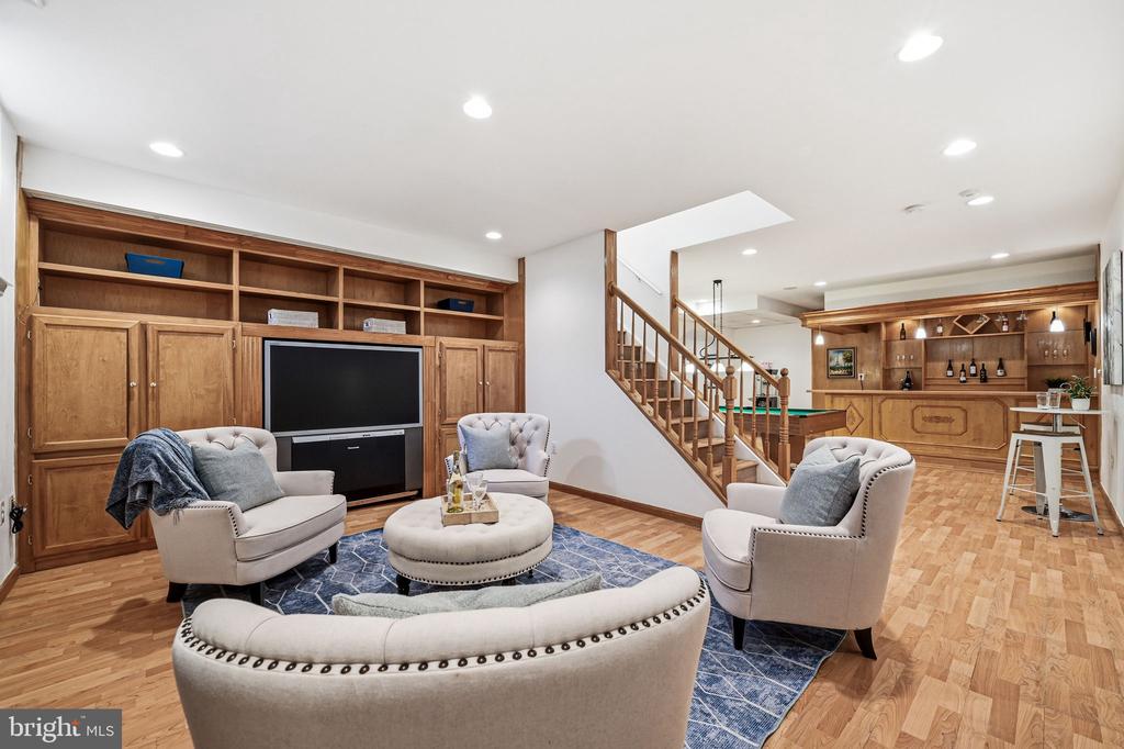 32 WOODSVIEW DRIVE