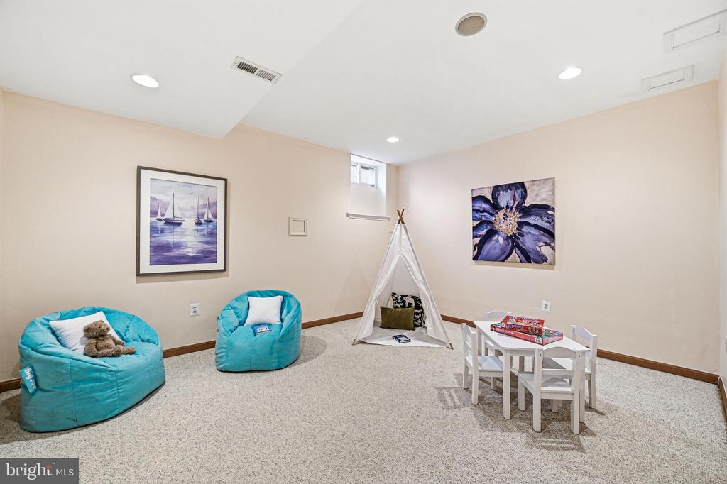 32 WOODSVIEW DRIVE