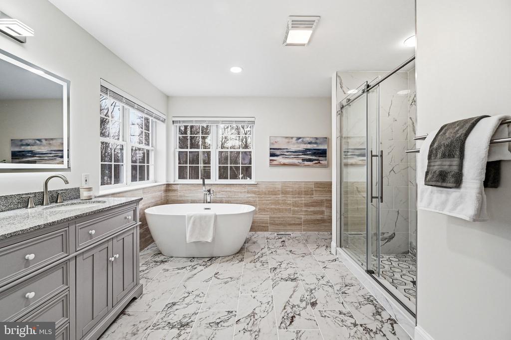 32 WOODSVIEW DRIVE