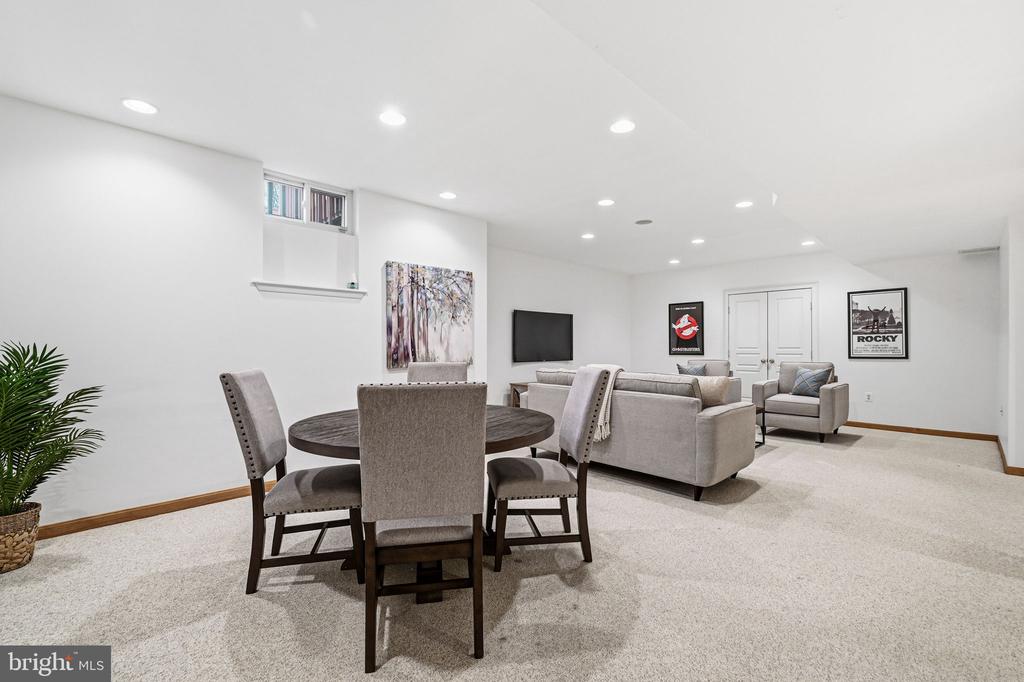32 WOODSVIEW DRIVE