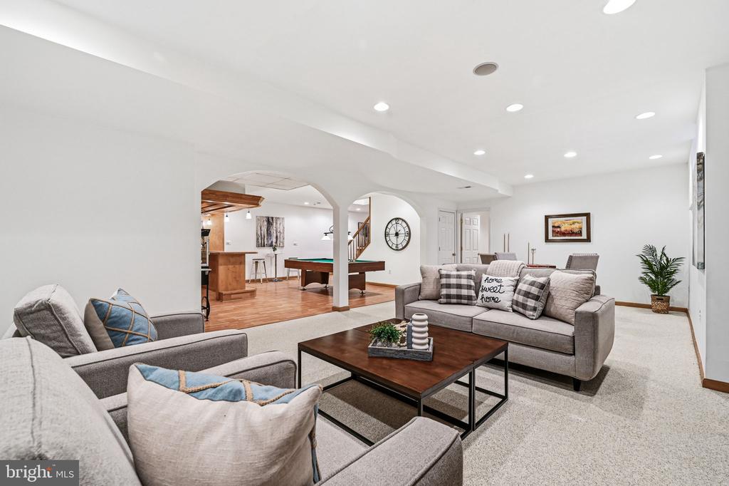 32 WOODSVIEW DRIVE