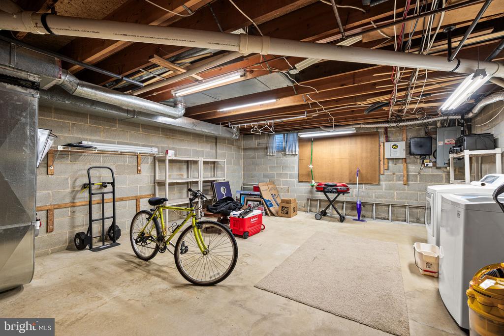 1160 PUTNAM BOULEVARD 71