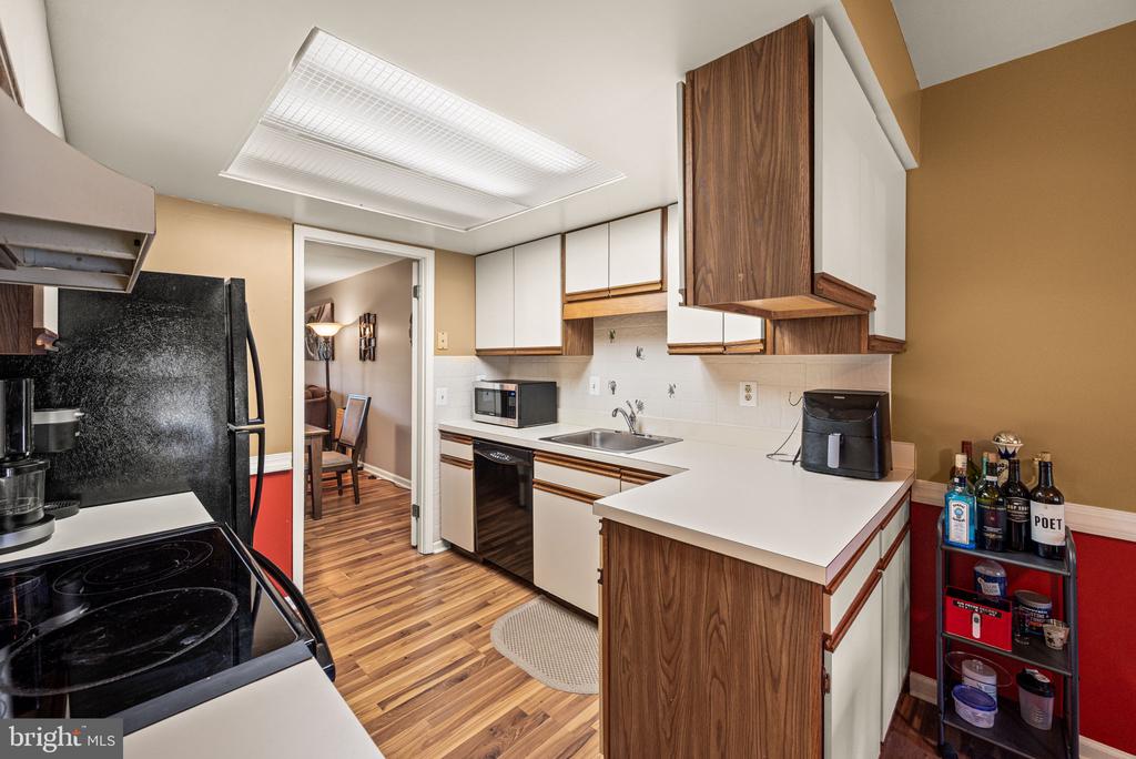 1160 PUTNAM BOULEVARD 71