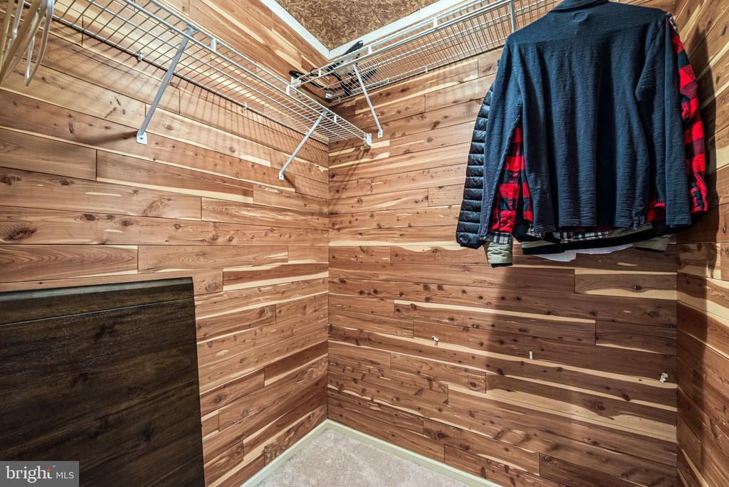 1160 PUTNAM BOULEVARD 71