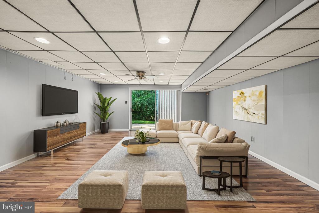1160 PUTNAM BOULEVARD 71