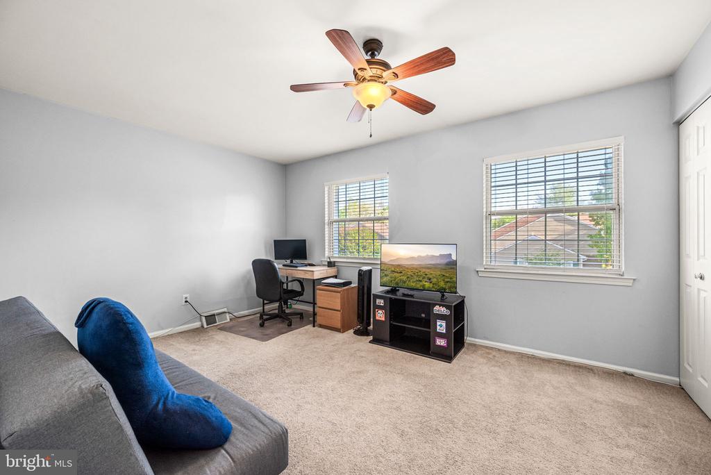 1160 PUTNAM BOULEVARD 71