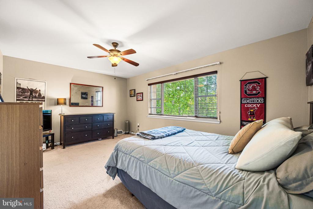 1160 PUTNAM BOULEVARD 71