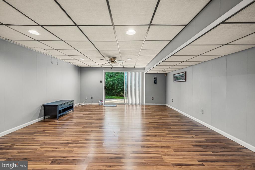 1160 PUTNAM BOULEVARD 71
