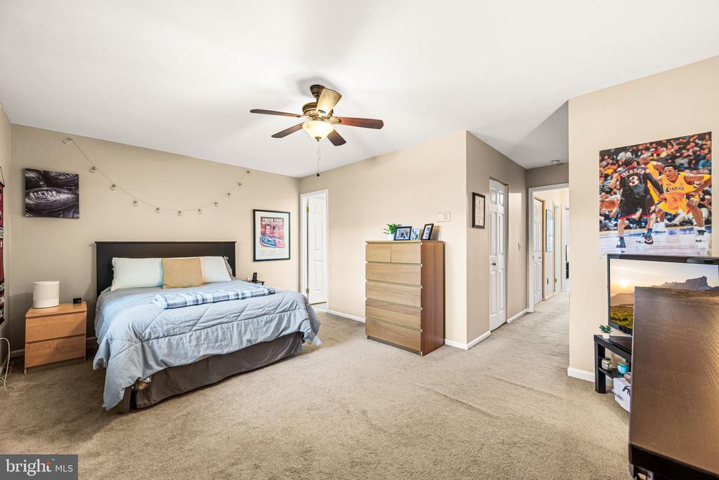 1160 PUTNAM BOULEVARD 71