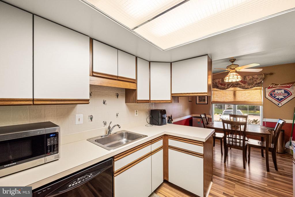 1160 PUTNAM BOULEVARD 71