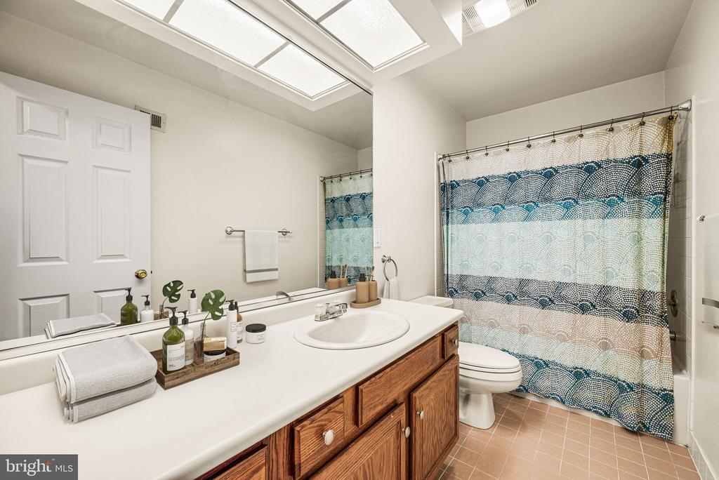 1160 PUTNAM BOULEVARD 71