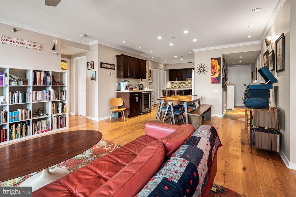 3 N COLUMBUS BOULEVARD Unit: MD317