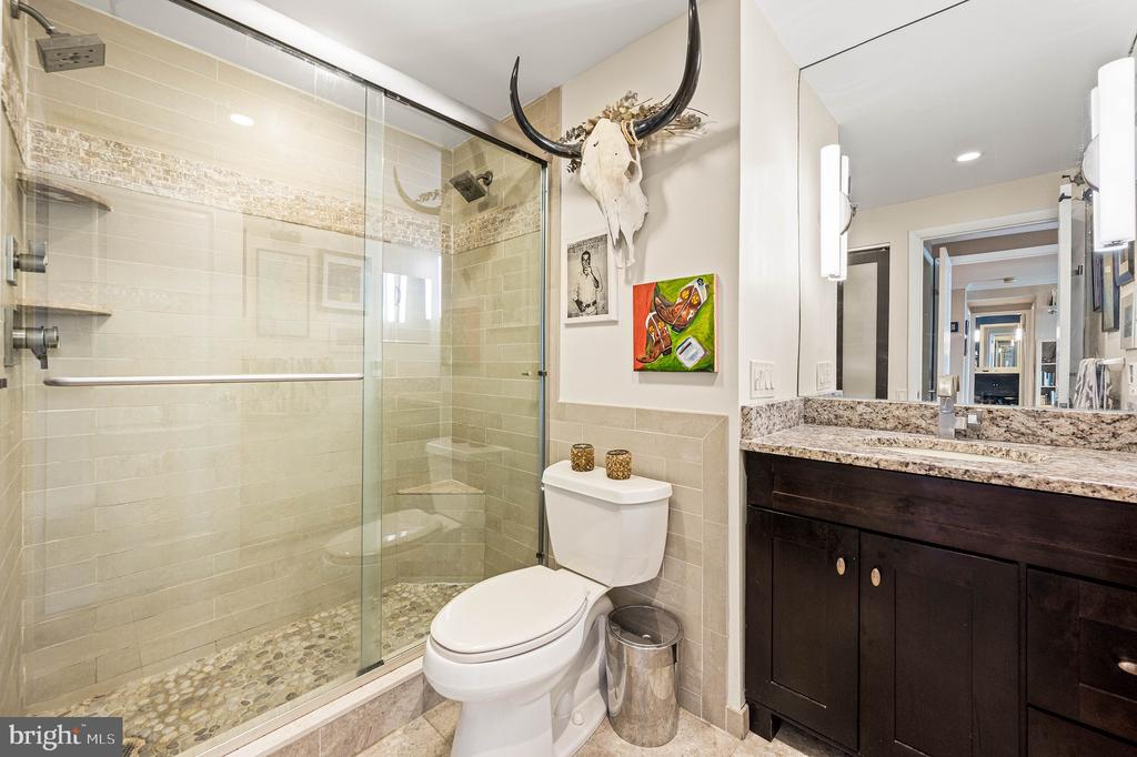 3 N COLUMBUS BOULEVARD Unit: MD317