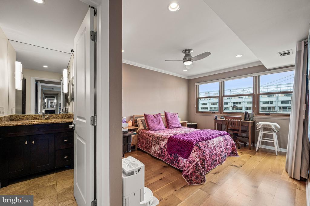 3 N COLUMBUS BOULEVARD Unit: MD317