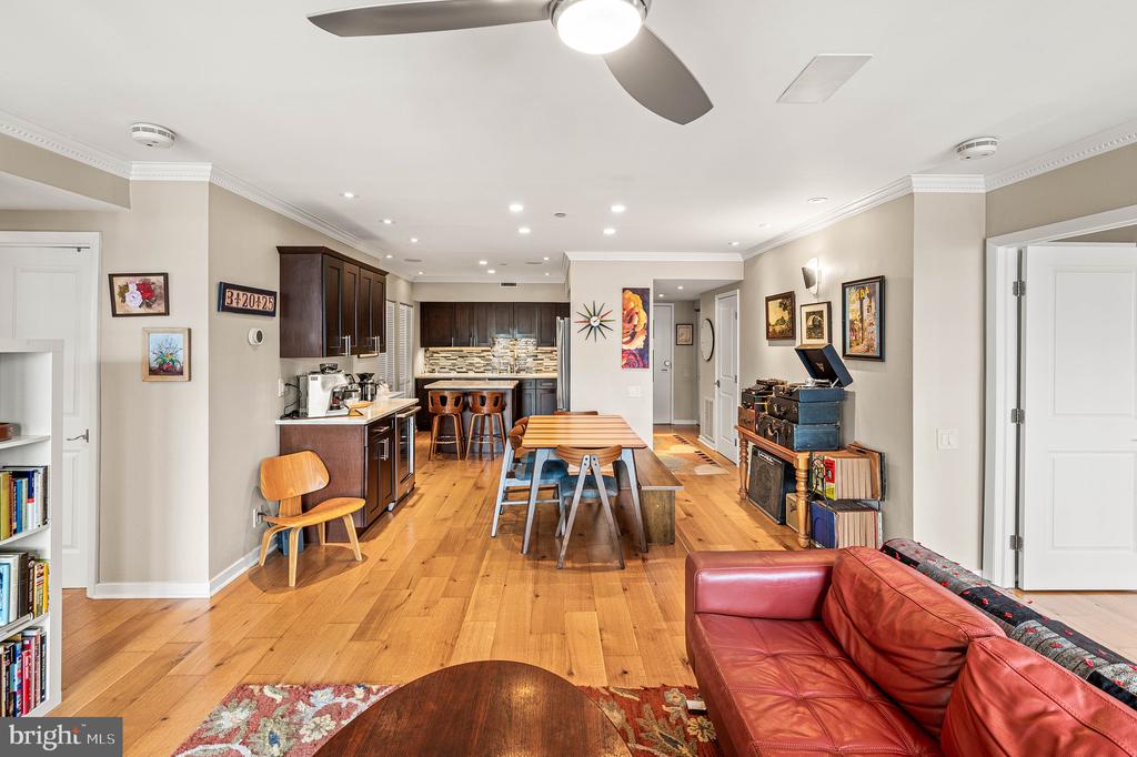 3 N COLUMBUS BOULEVARD Unit: MD317