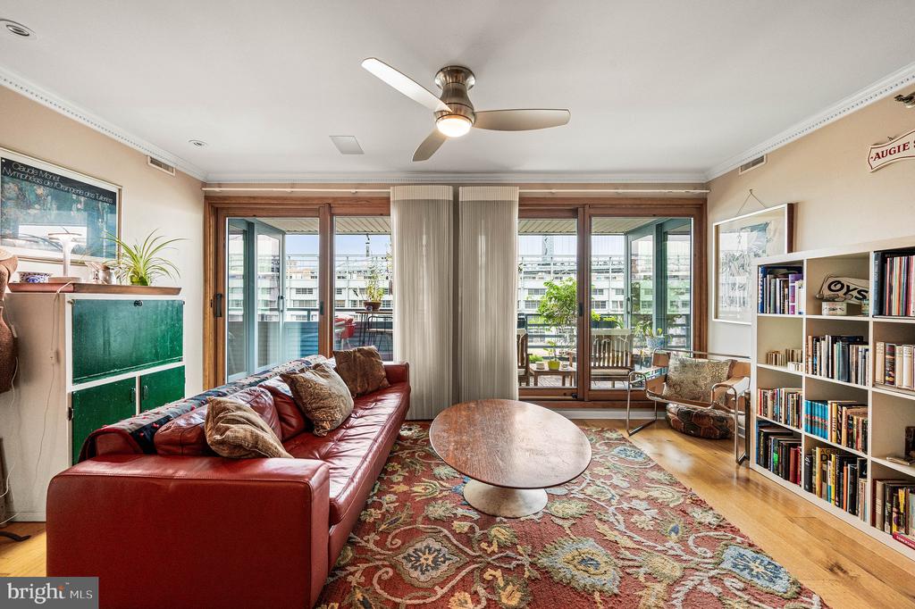 3 N COLUMBUS BOULEVARD Unit: MD317