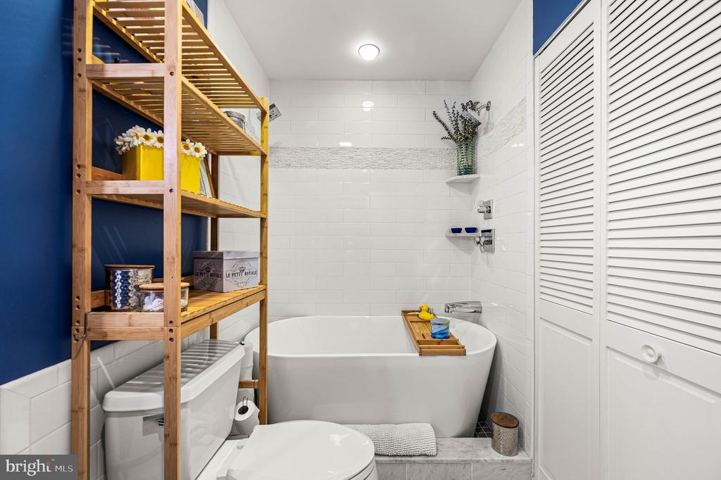 3 N COLUMBUS BOULEVARD Unit: MD317