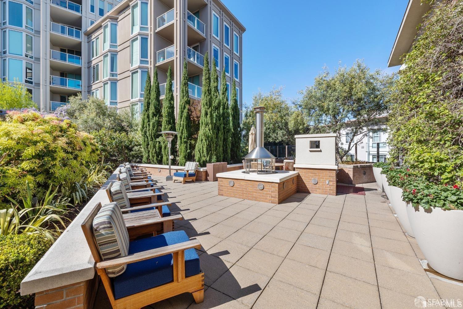 88 King Street # 403