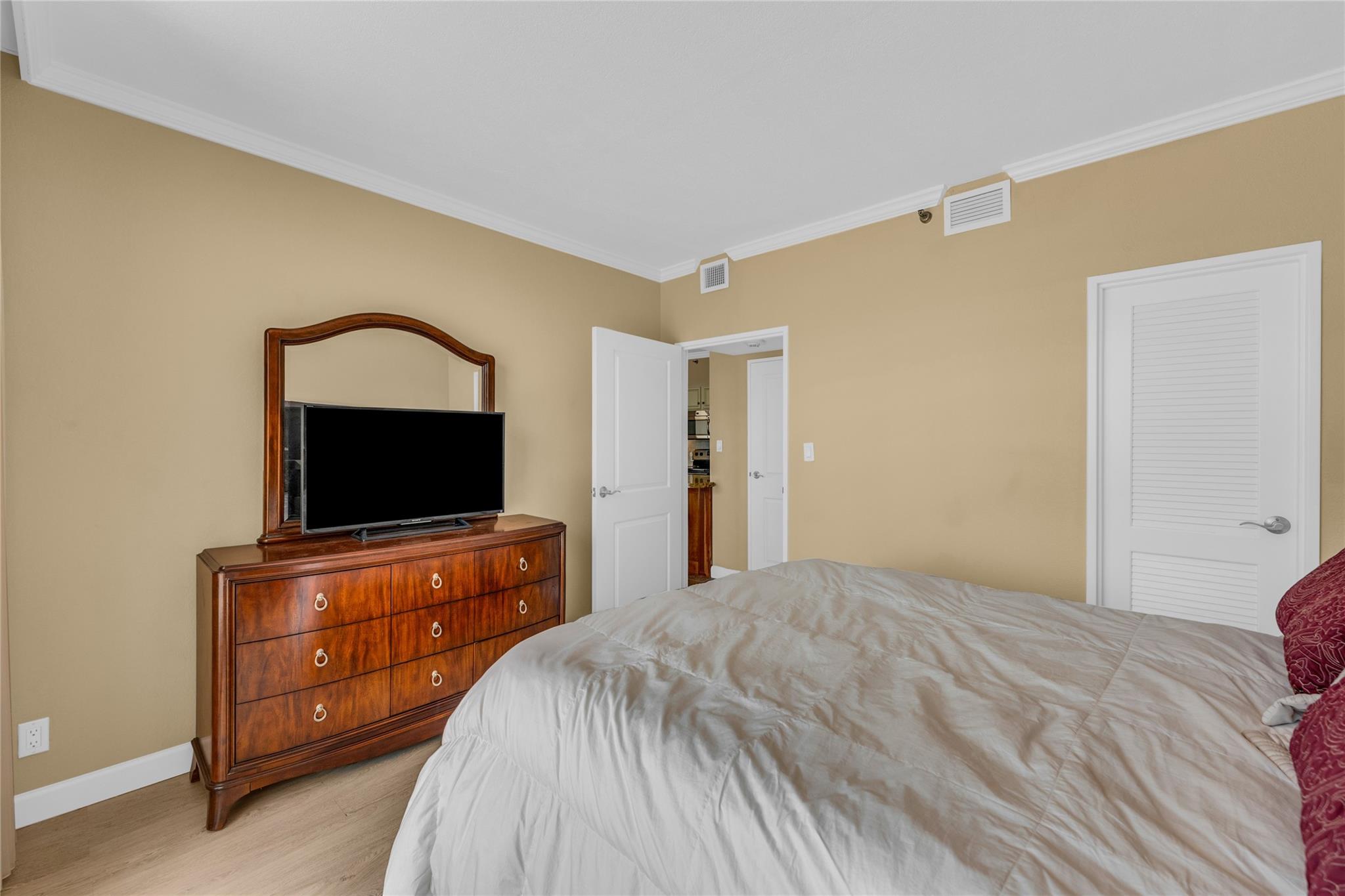5220 Seawall Boulevard Unit: 332/333