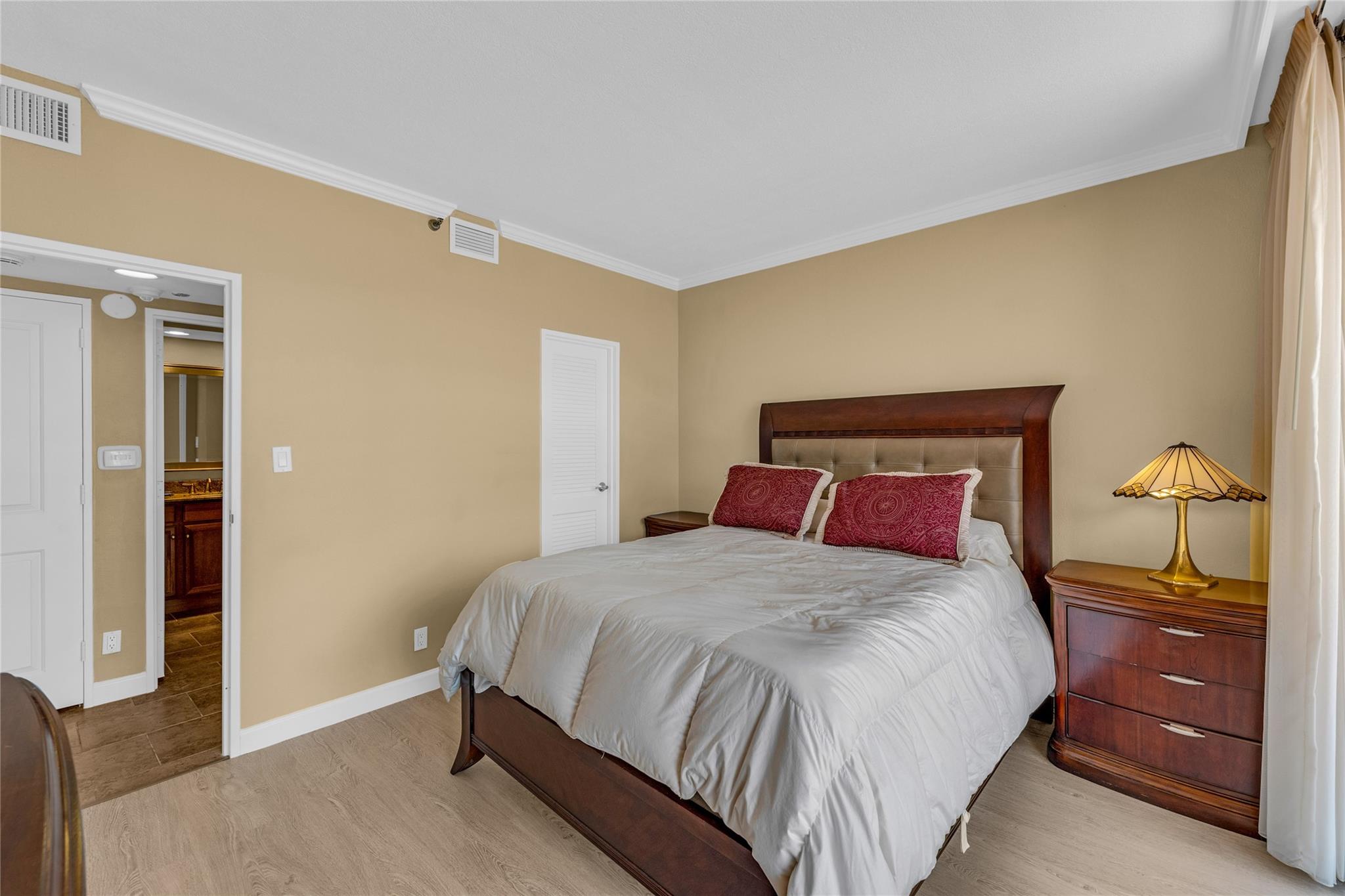 5220 Seawall Boulevard Unit: 332/333
