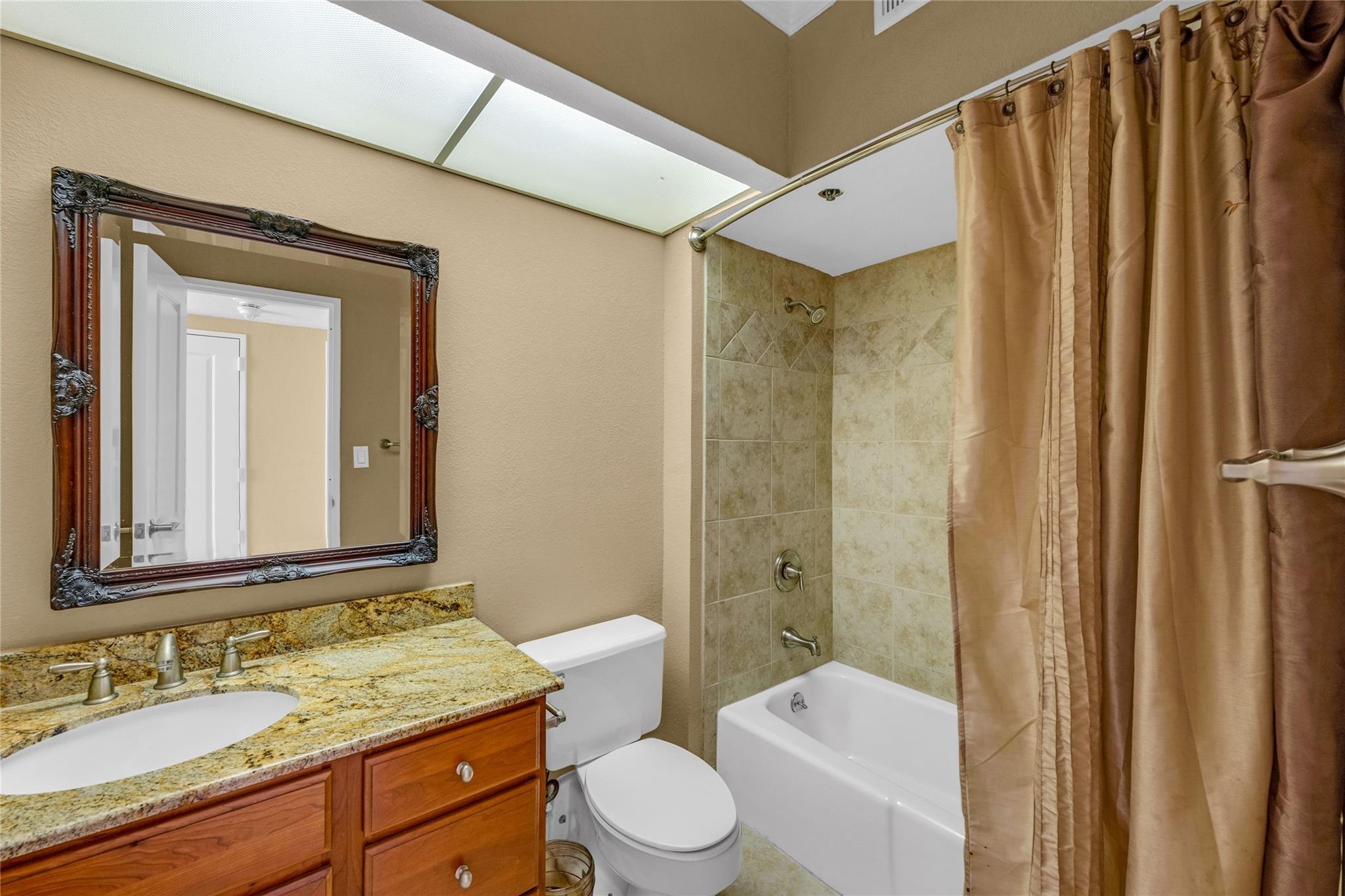 5220 Seawall Boulevard Unit: 332/333