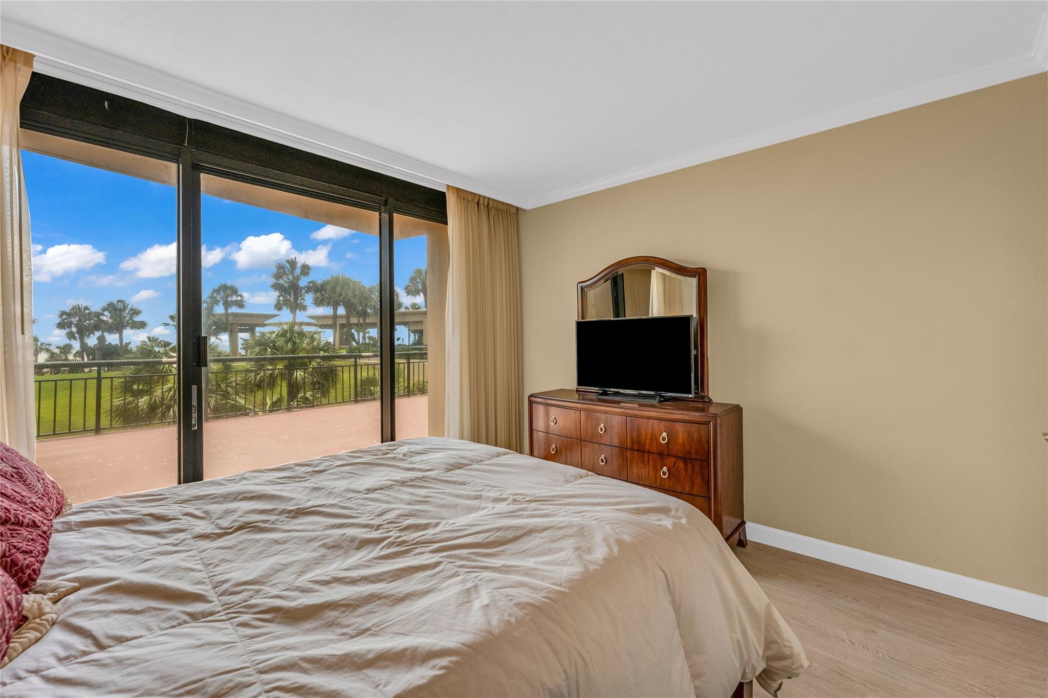 5220 Seawall Boulevard Unit: 332/333