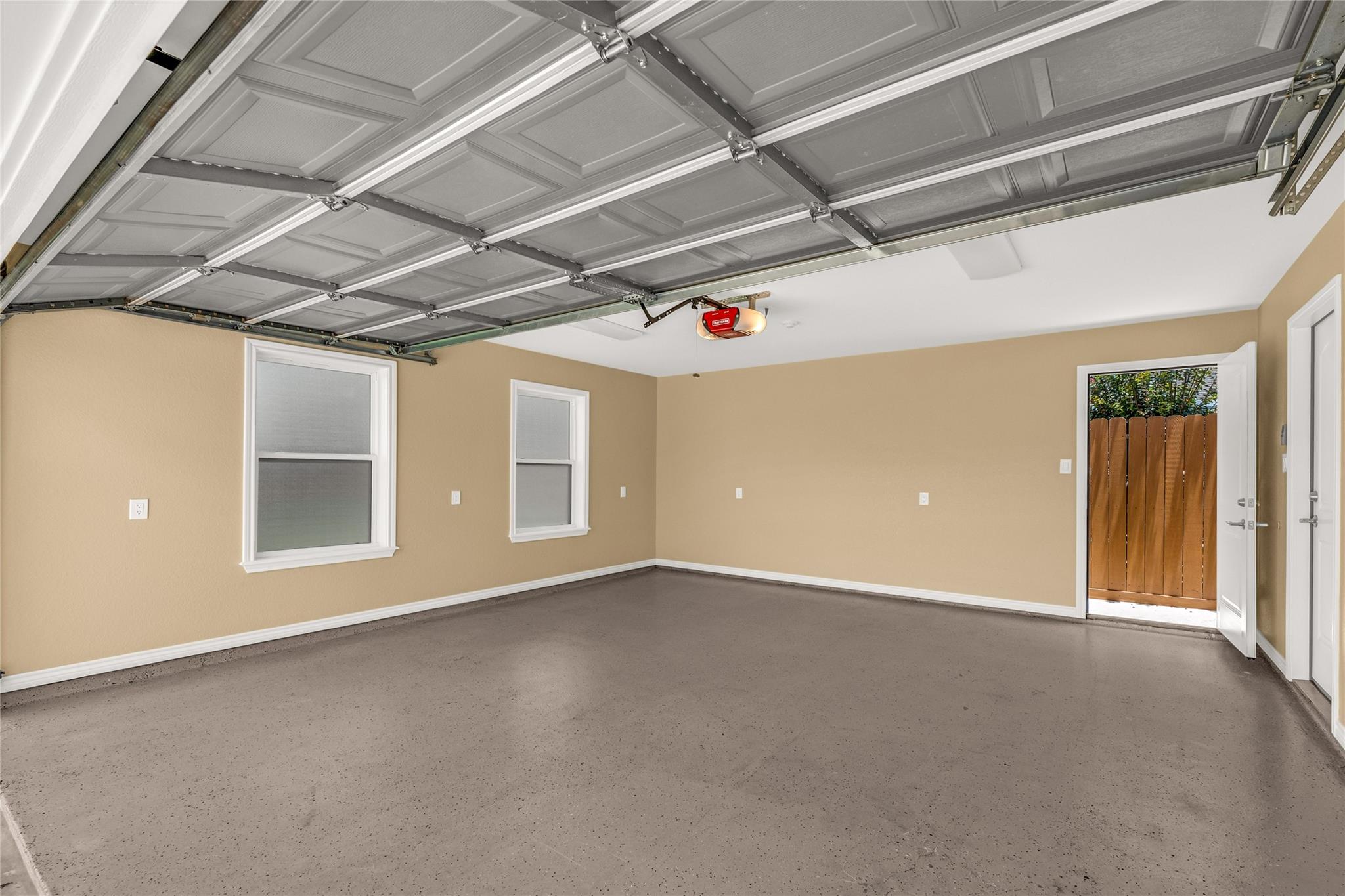 5611 Palm Circle