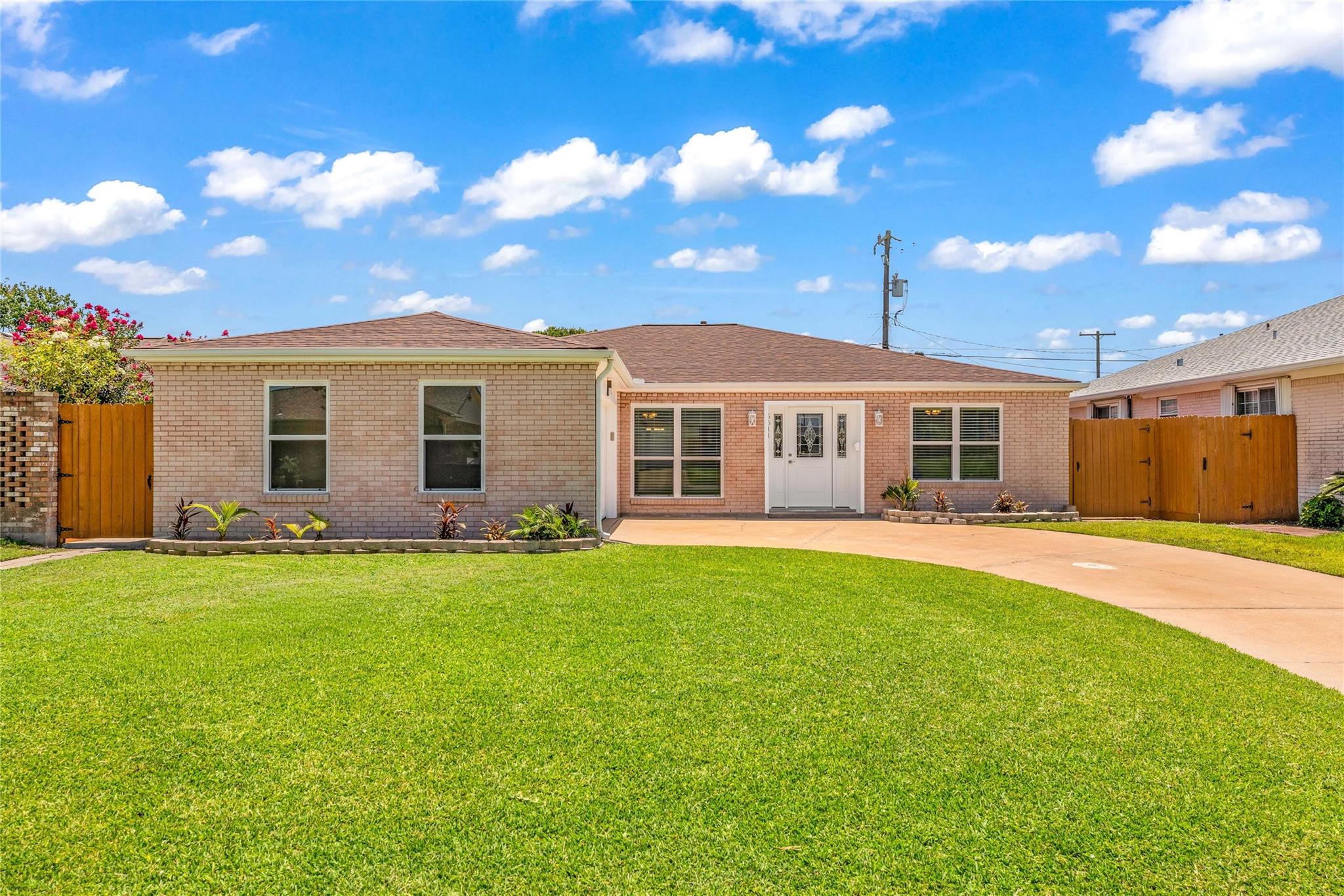 5611 Palm Circle