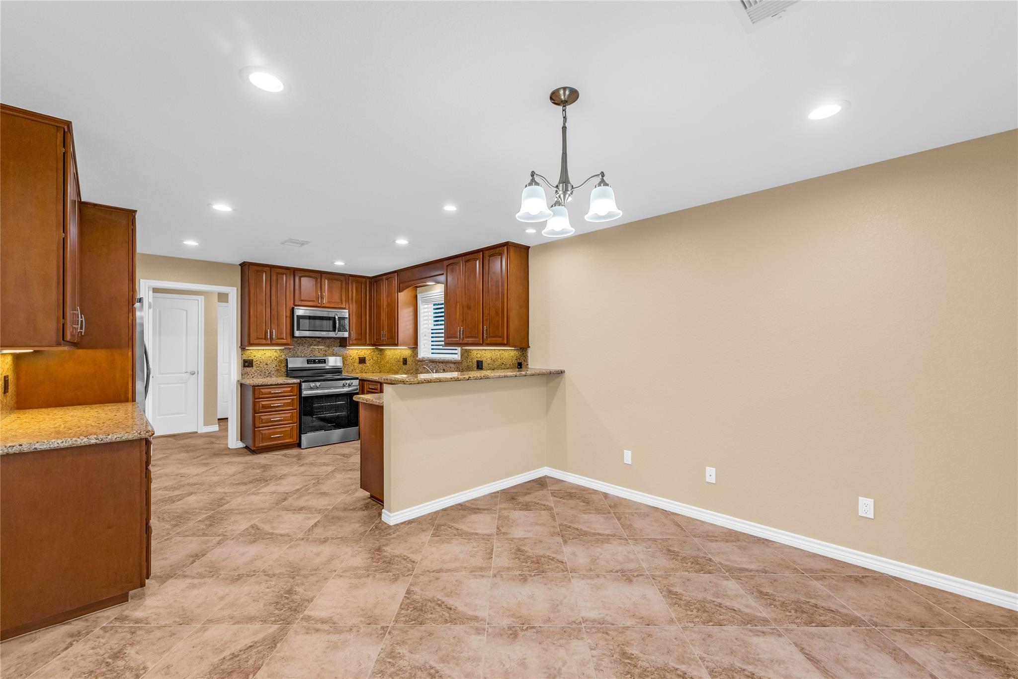 5611 Palm Circle