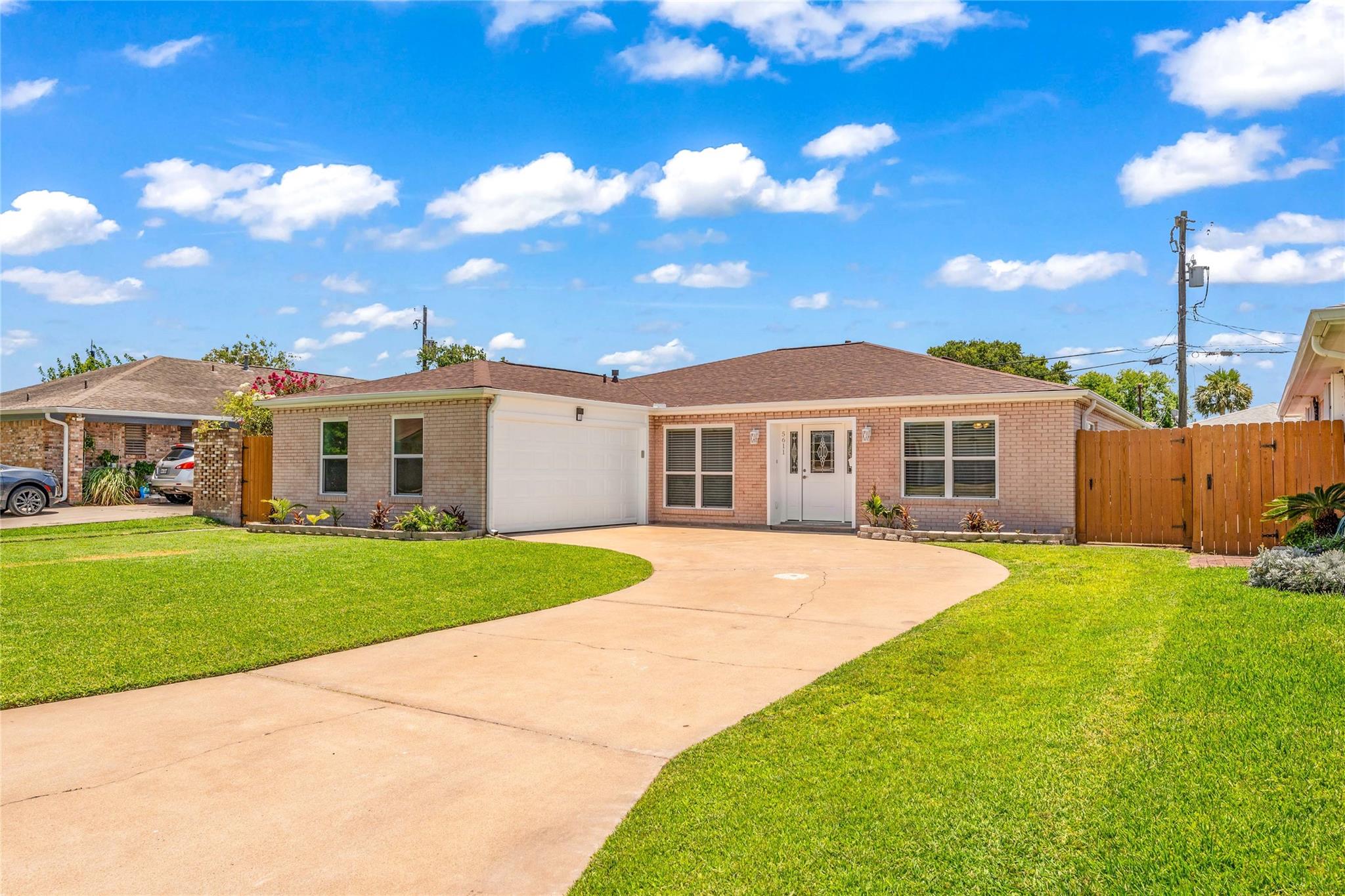 5611 Palm Circle