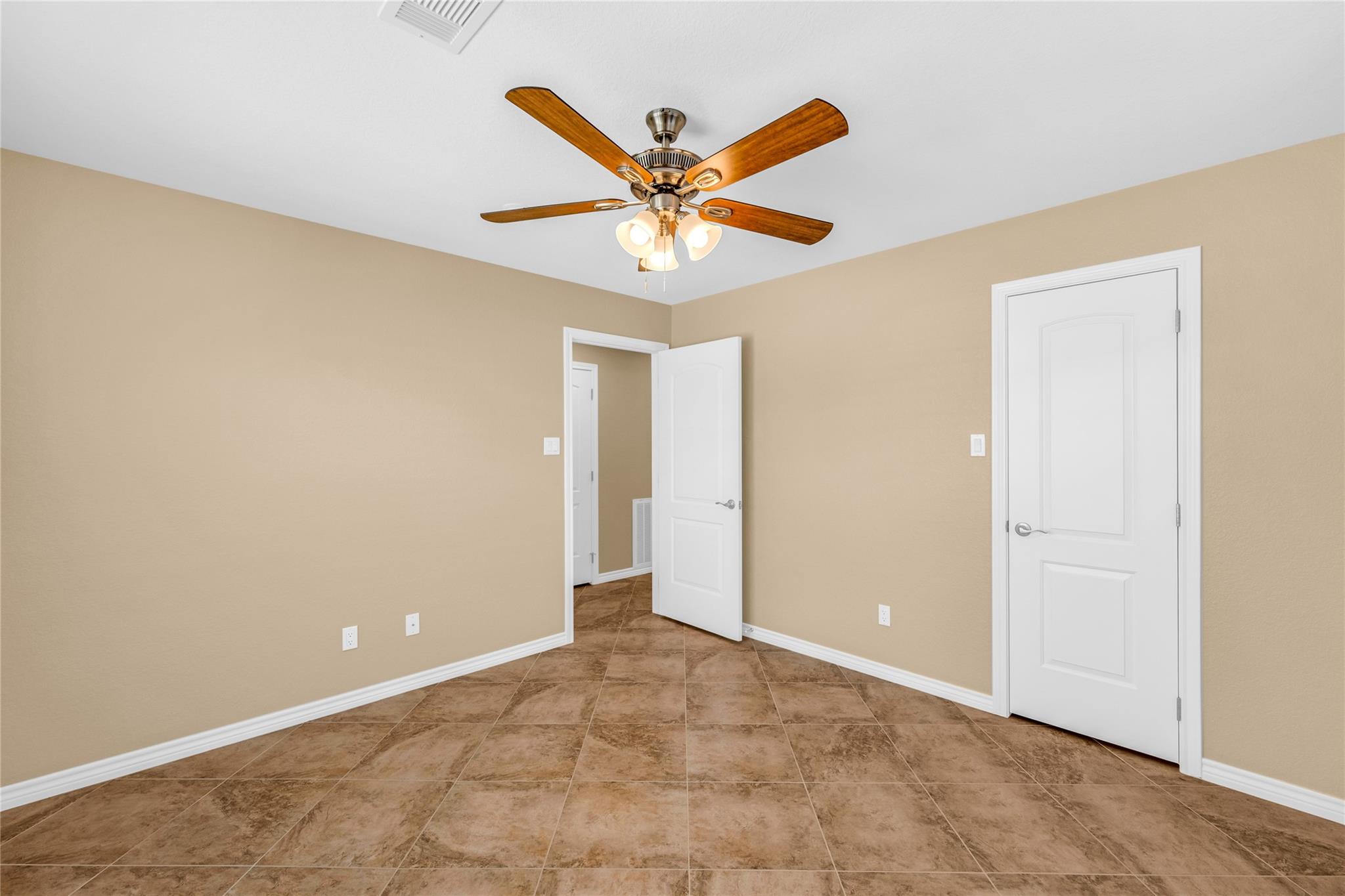 5611 Palm Circle