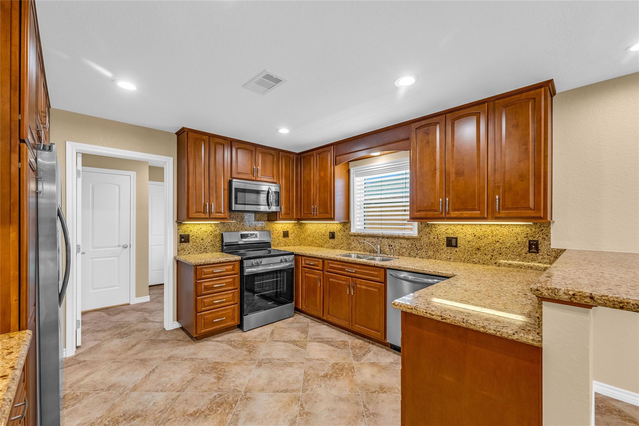 5611 Palm Circle