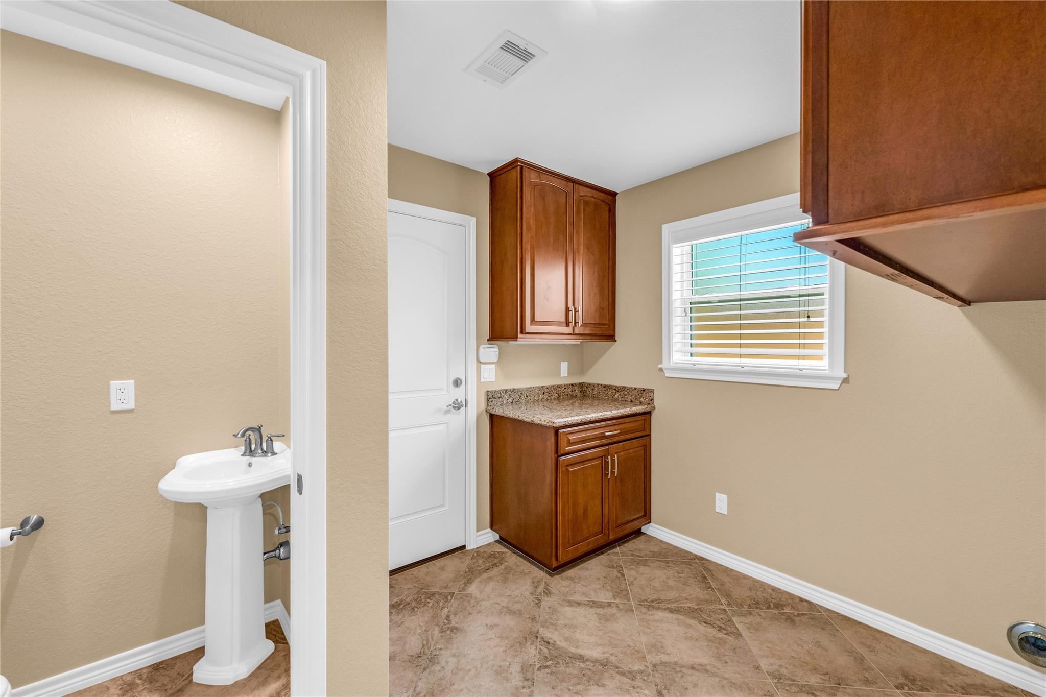 5611 Palm Circle