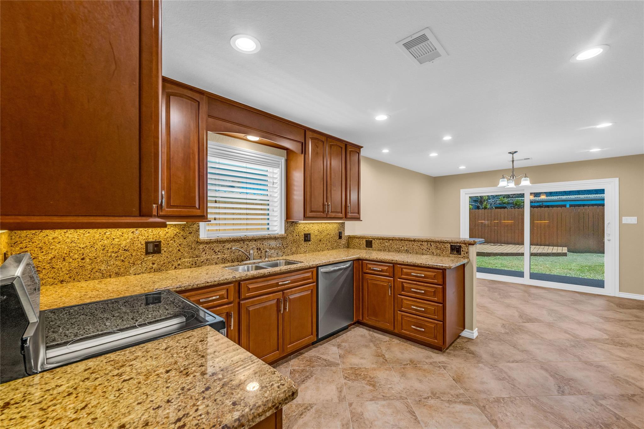 5611 Palm Circle
