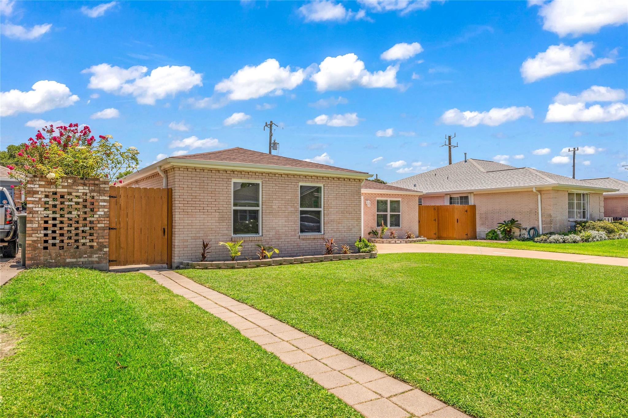 5611 Palm Circle